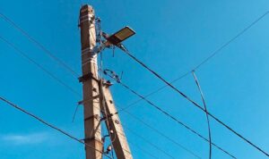 Из-за вчерашних и сегодняшних ударов по Запорожью без света оставались тысячи абонентов: электроснабжение уже возобновили