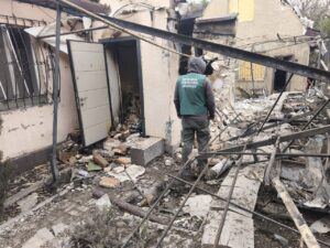 Воронка площадью 9 кв. м и 700 кв. м засорение: в экоинспекции озвучили последствия ночного вражеского удара по Запорожью, — ФОТО