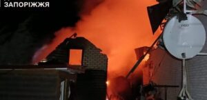 Пожежі у житлових будинках та палаючий безпілотник у дворі: через російські удари у Запорізькій області сталося кілька загорянь, — ФОТО