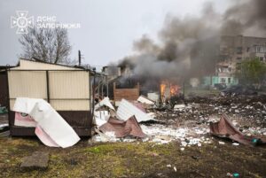 Поранено сім людей: росіяни завдали шість авіаударів по селищу в Запорізькому районі, — ФОТО