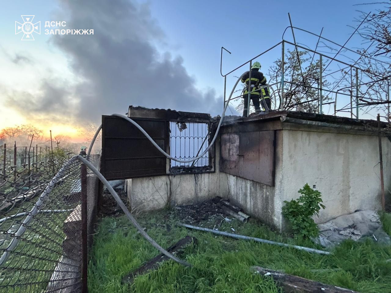 Ночью в Запорожье горел дом: погиб человек