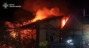 Горели дом, трактор, грузовик и складское здание: из-за российских ударов в Запорожской области произошли пожары, — ФОТО