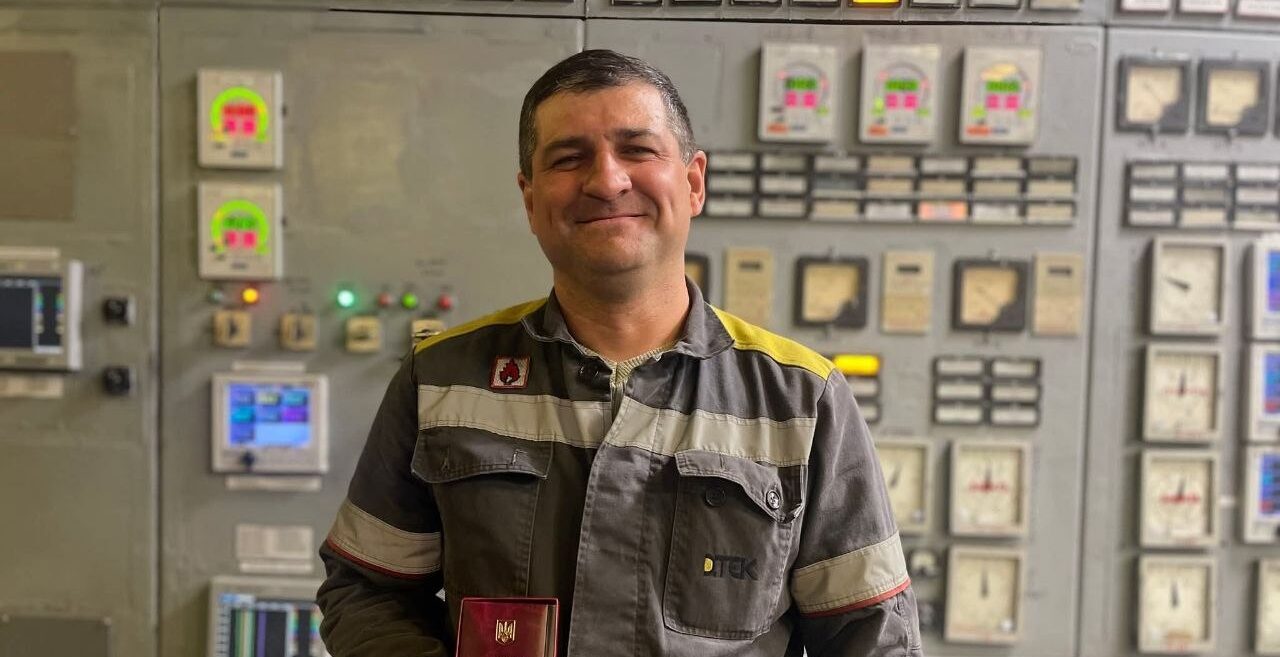 Доводилося рятувати обладнання у небезпечних умовах: енергетик з Енергодара відзначений орденом «За мужність»