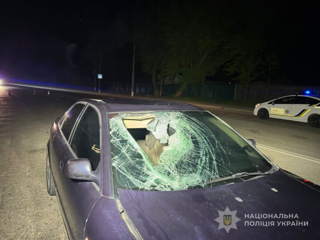 Постраждалий у лікарні: у Запоріжжі водій збив чоловіка