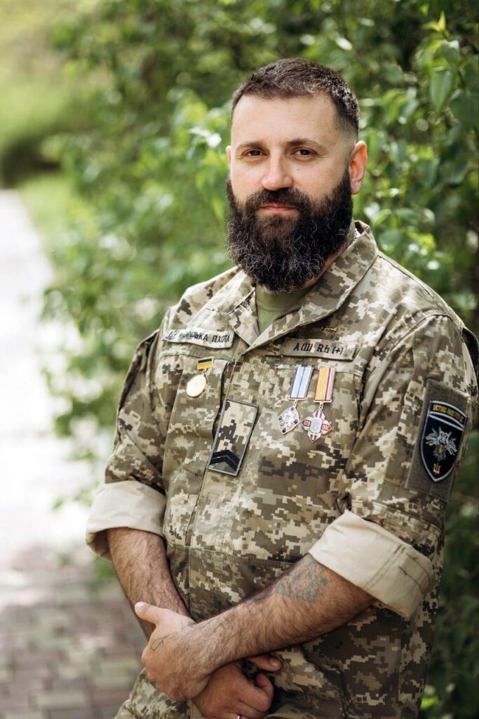 Ветеран и волонтер Роман Чернев