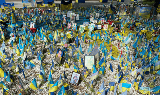 Стрічки-вишиванки на честь героїв: у Запоріжжі вшанувала пам’ять полеглих захисників та захисниць України, — ФОТО, ВІДЕО