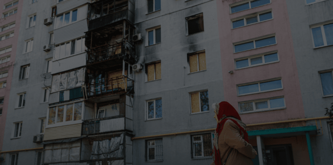 Ракета поцілила поблизу будинку: у Запоріжжі відновлюють багатоповерхівку на Чарівній, пошкоджену російським ударом, — ФОТО, ВІДЕО