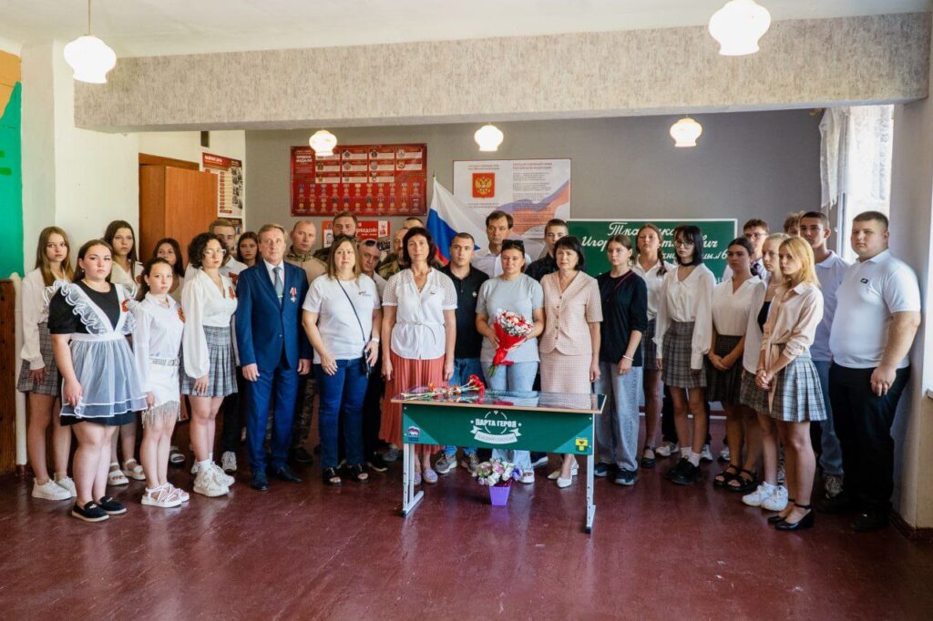 В школе № 6 Мелитополя открыли «парту героя» в честь выпускника Игоря Ткаченко