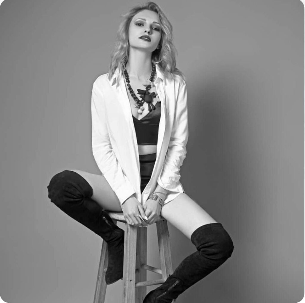 Марина Витвицкая работала вокалисткой в ​​Украине и за рубежом, а затем нашла себя в рукоделии