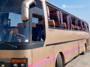 Россияне ударили дроном вблизи автобуса, которым ехали запорожские дети на отдых, — ФОТО