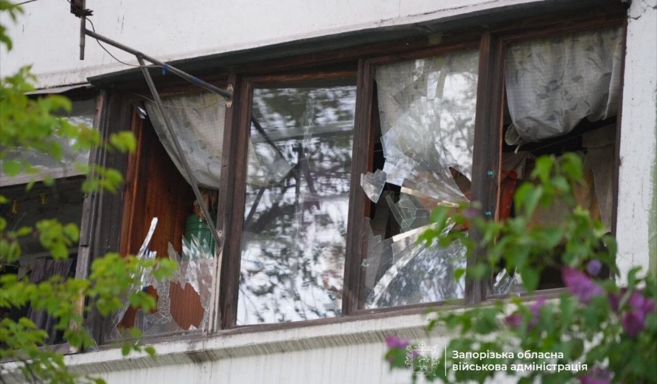 Ворог бив по Запоріжжю ввечері, вночі та вранці: є поранені та пошкодження, виникли пожежі, — ФОТО, ВІДЕО