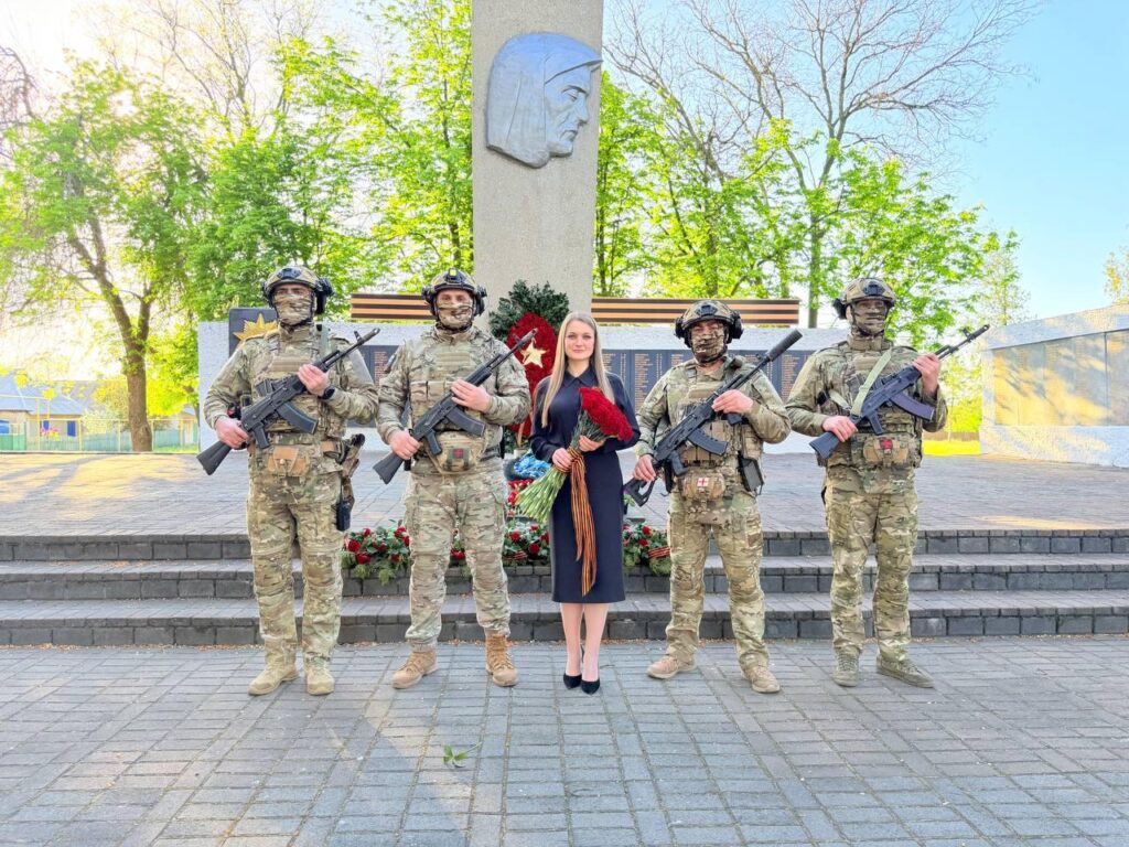 9 травня в окупованих містах Запорізької області організували церемонії покладання квітів до меморіалів Другої світової війни.