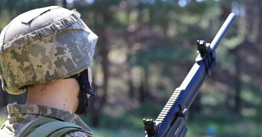 Десятки російських атак, три штурмові дії та дві зупинені спроби ворога просунутись: як пройшла доба на запорізькому фронті