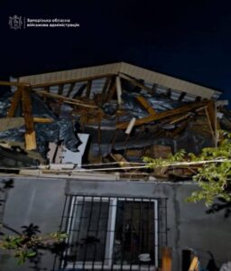 Пошкоджено будинки та поранено жінку: росіяни двічі атакували Запорізький район