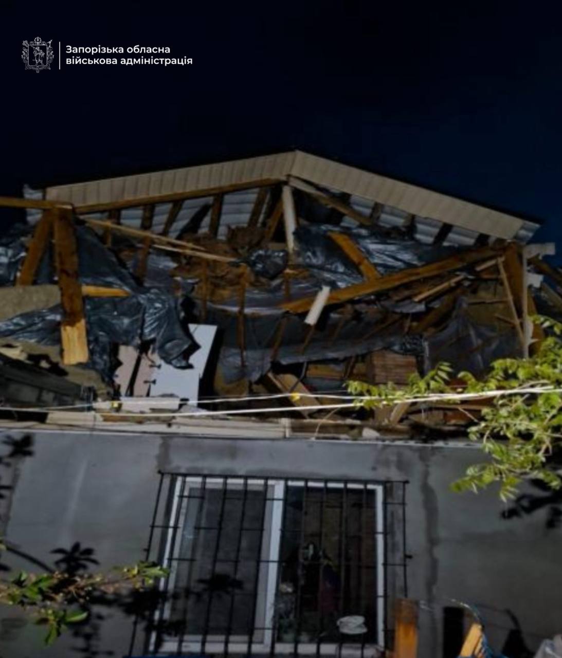 Пошкоджено будинки та поранено жінку: росіяни двічі атакували Запорізький район