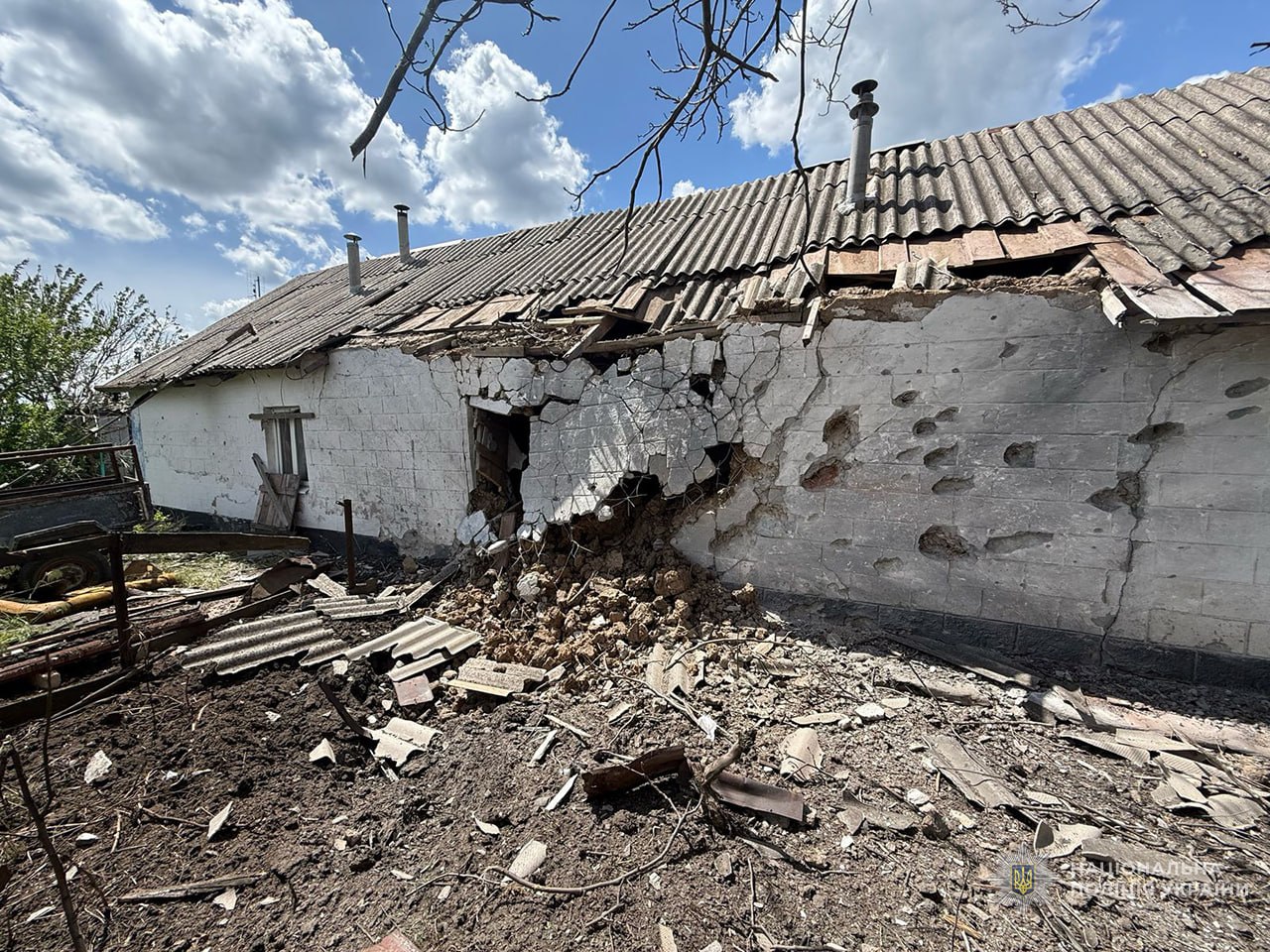 Російський дрон вдарив по території приватного будинку: загинув чоловік, — ФОТО