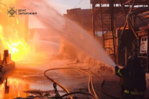 Шість людей поранено: наслідки російської атаки Запоріжжя 15 травня, — ФОТО, ВІДЕО