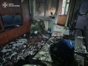 Горіла квартира та покрівля будинку внаслідок атак Запоріжжя та передмістя, — ФОТО