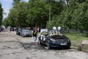 Удар БпЛА по Запоріжжю: постраждали 12 людей, серед них немовля та поліцейські