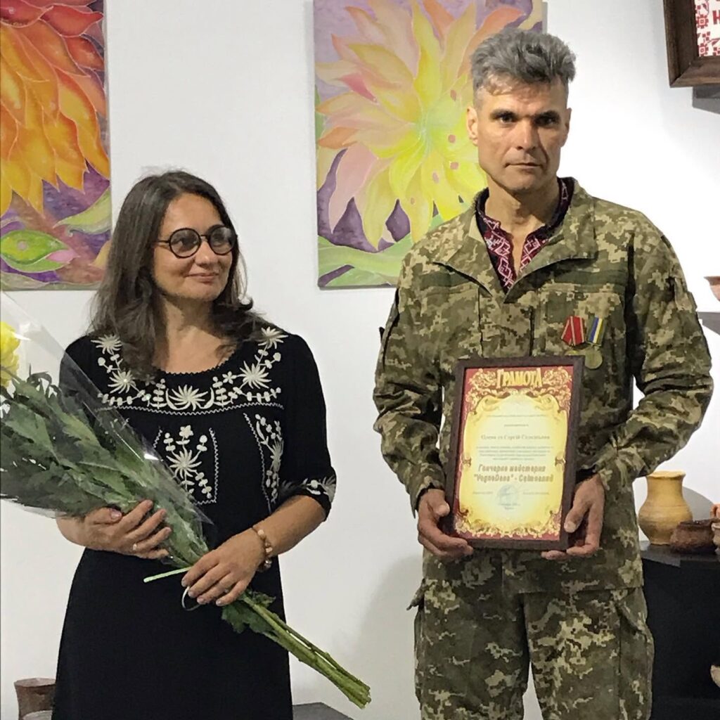 Війна змусила покинути дім у Херсоні: як родина Селезньових відновлює керамічну майстерню у Запоріжжі