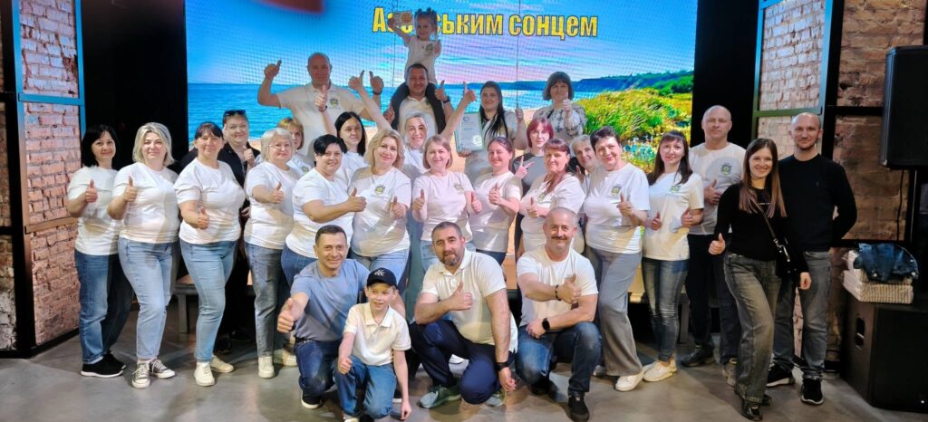 Семьи Приазовской, Кирилловской и Софиевской громад во время фестиваля «Семейный круг под Азовским солнцем» в Запорожье по случаю Дня семьи