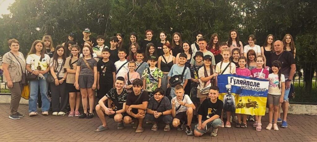 Учні Гуляйпільської громади вирушили на літнє оздоровлення та відпочинок до табору «Лімниця» на Франківщині в межах національного проєкту «Пліч-о-пліч: Згуртовані громади»