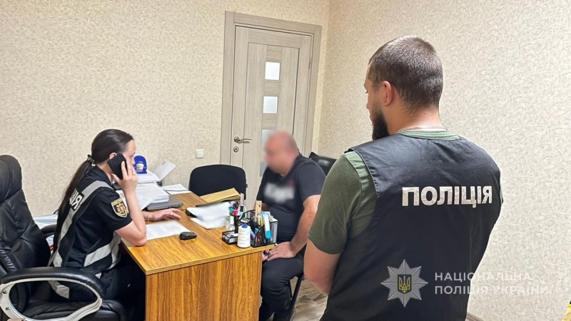 Командир воинской части, обороняющей Запорожское направление, безосновательно начислял зарплату военнослужащим, уклонявшимся от службы