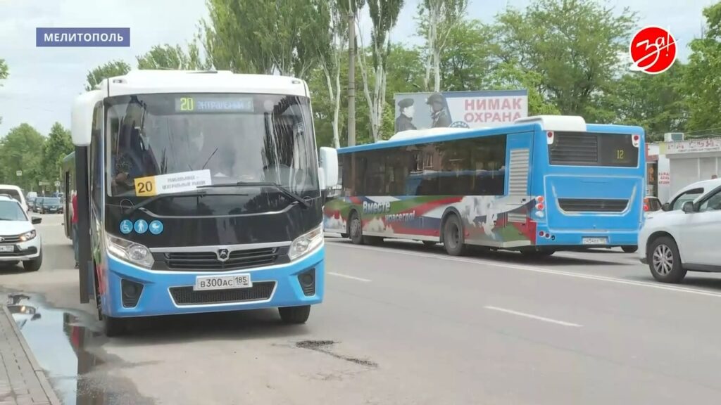Через дефіцит бензину мешканці окупованого Мелітополя Запорізької області пересідають на громадський транспорт, червень 2026 року