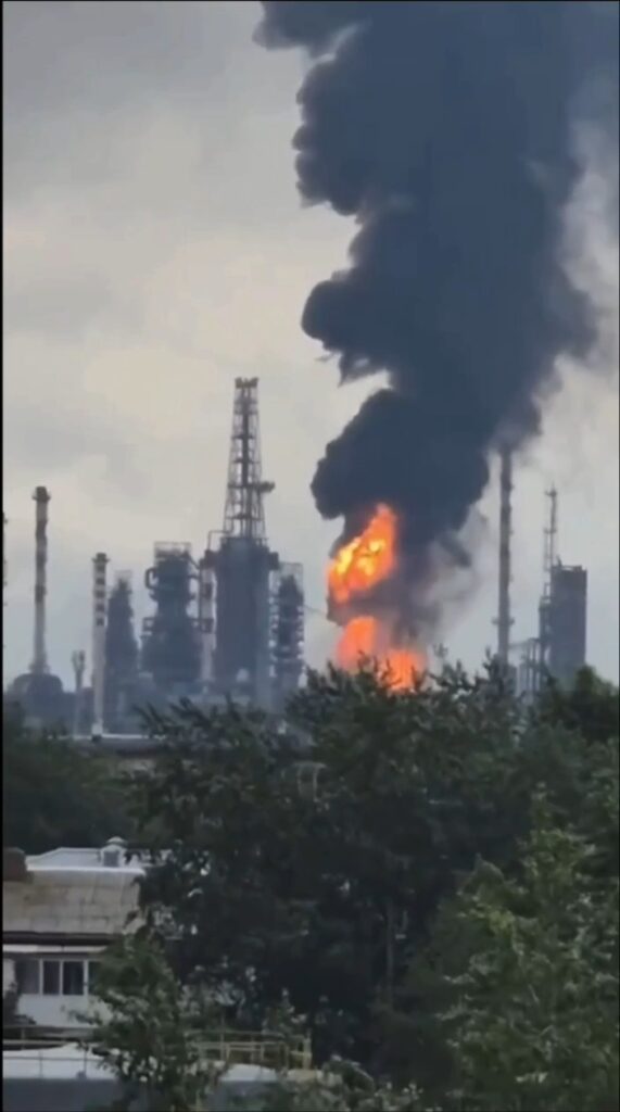 Удари українських Сил оборони по російських нафтопереробних заводах, нафтобазах і логістичних вузлах у червні 2026 року