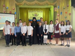 Ряси поверх камуфляжу: як російські священики «промивають мізки» українській молоді на захопленій частині Запорізької області