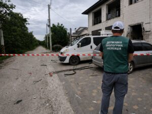 В екоінспекції озвучили наслідки удару російського дрону по Космічному району Запоріжжя