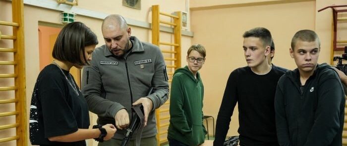 Табір майбутніх солдатів: школярів з окупованої частини Запорізької області вивезли у Волгоград на стройові заняття та тактичні тренування (ФОТО)