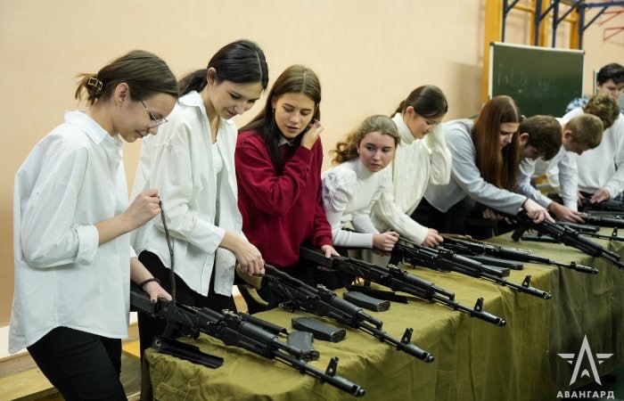 Табір майбутніх солдатів: школярів з окупованої частини Запорізької області вивезли у Волгоград на стройові заняття та тактичні тренування (ФОТО)