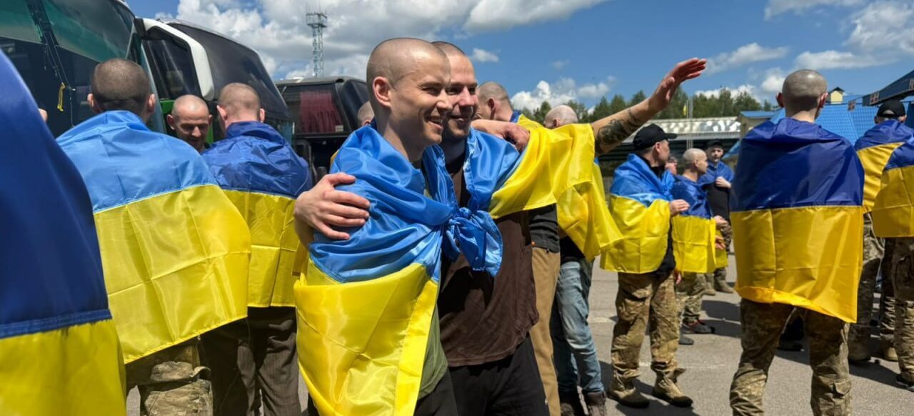 75-й обмен пленными: домой возвращаются 186 украинцев, в том числе 11 человек из Запорожской области, — ФОТО, ВИДЕО