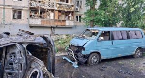 Знищений тепловоз, пошкоджені будинки, загиблі та поранені люди: ранкову атаку на Запоріжжя розслідують як воєнний злочин, — ФОТО