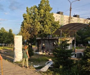 Екоінспектори зафіксували наслідки атаки зупинки у Хортицькому районі Запоріжжя 8 червня