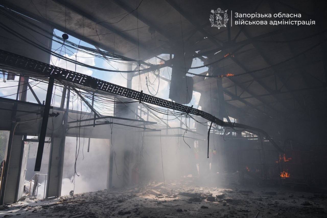 Ворог завдав повторний удар по Запоріжжю: пошкоджено термінал логістичного оператора, — ФОТО, ВІДЕО