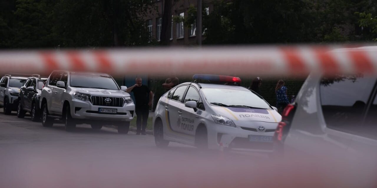 Отримали ножові поранення: стало відомо про стан постраждалих вчора запорізьких поліцейських, — ФОТО