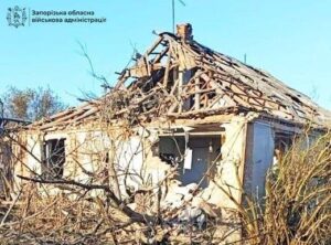 Троє людей поранено та одна вбита: ворог завдав 830 ударів по Запорізькій області