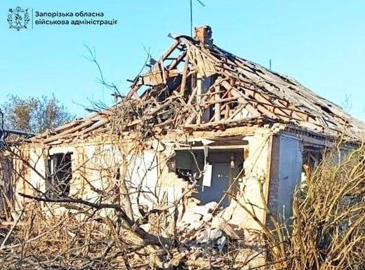 Троє людей поранено та одна вбита: ворог завдав 830 ударів по Запорізькій області