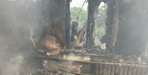 Будинок, СТО, рослинність: через російські удари по Запорізькій області сталося 13 пожеж за добу, — ФОТО