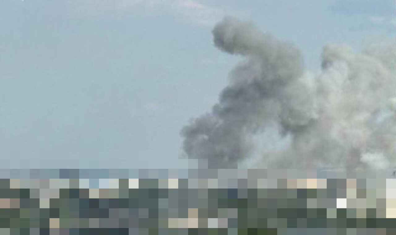 В Запорожье слышны взрывы: один человек ранен, жители видят дым