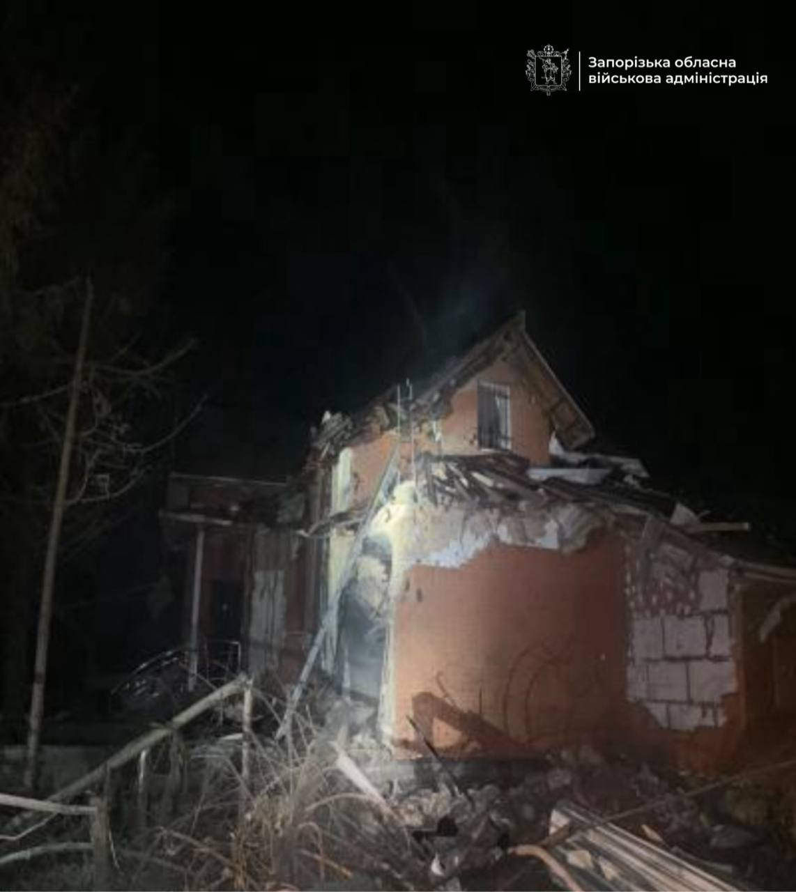 Пожар в учебном заведении, повреждено здание сельсовета и ЦПАУ: последствия ударов по Запорожскому району