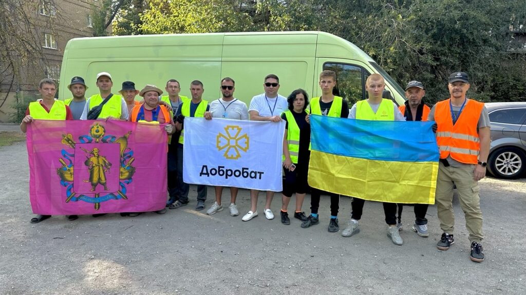 Волонтери запорізького осередку добровольчого будівельного батальйону «Добробат»