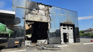 Засорение земель и сгорание здания АЗС: в экоинспекции озвучили последствия российской атаки Днепровского района Запорожья
