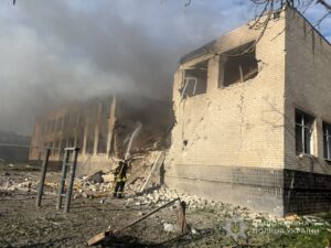 Разрушены многоэтажки и ранены люди: последствия вражеских ударов по Запорожской области 22 июня, — ФОТО