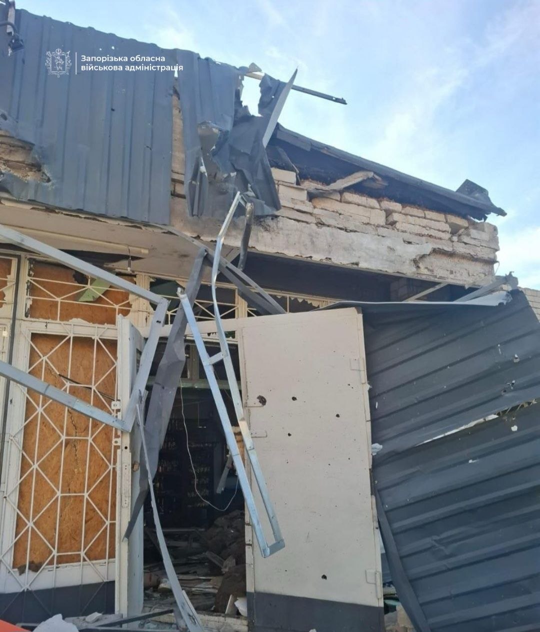 Три КАБи росіяни скинули на село Запорізького району: є загибла та поранені