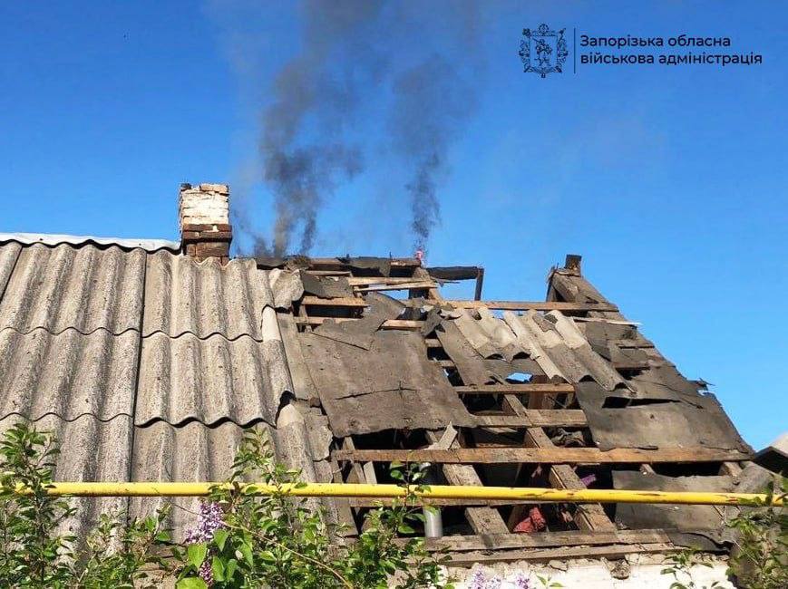 Одна людина загинула та 12 поранені: росіяни завдали 1021 удар по Запорізькій області