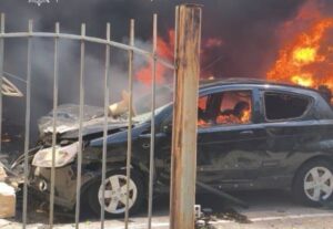 Ворог вдарив по Запоріжжю: мешканці бачать пожежу, є постраждалі, — ФОТО, ВІДЕО
