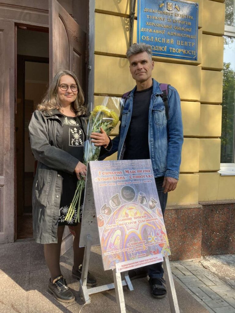 Війна змусила покинути дім у Херсоні: як родина Селезньових відновлює керамічну майстерню у Запоріжжі